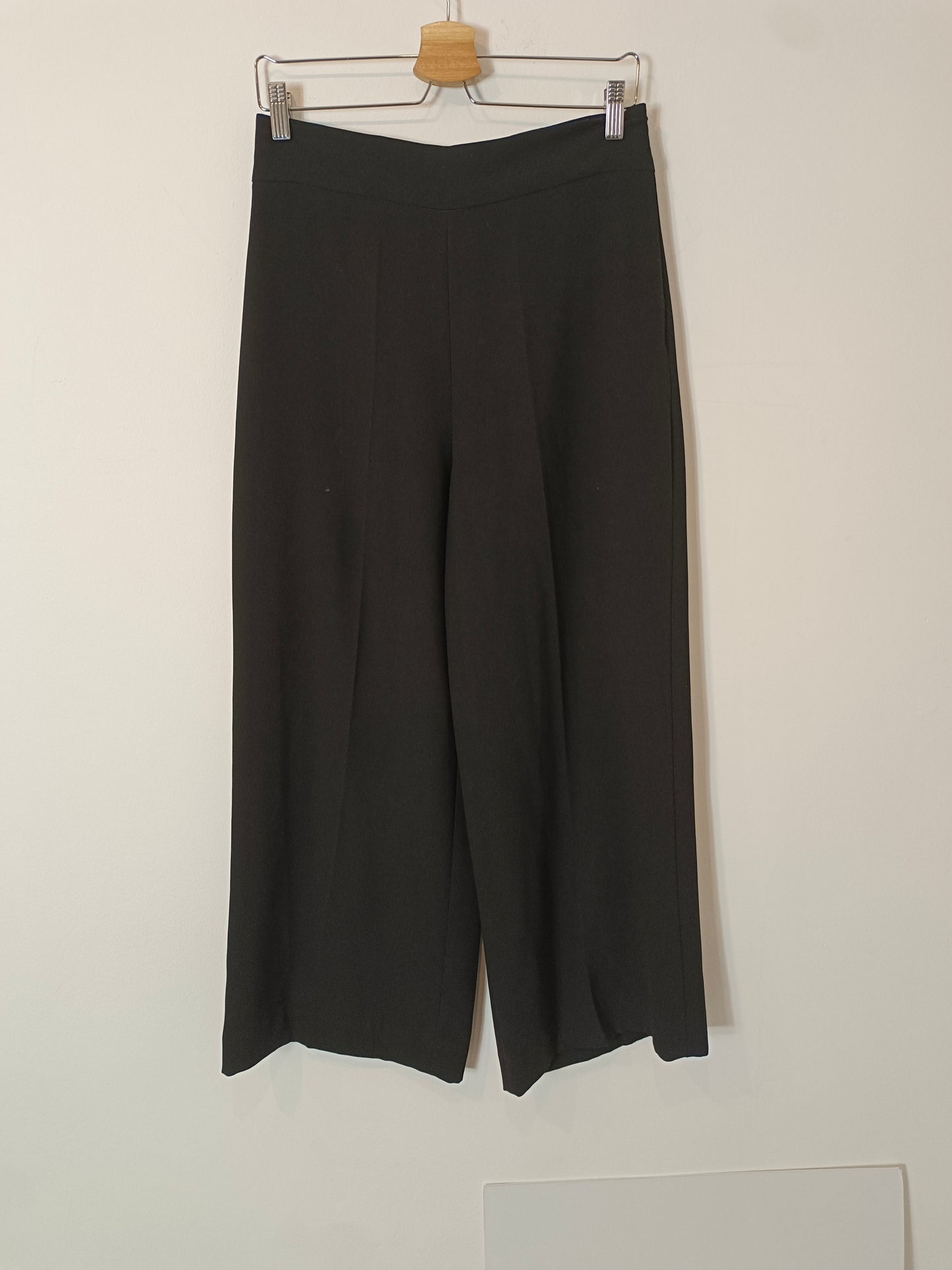 ZARA. Black culottes TM