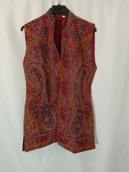 OTRAS. Chaleco estampado burdeos T.L