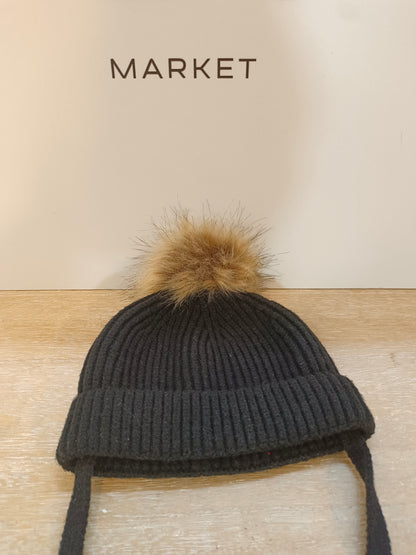 ZARA. Gorro negro pompón