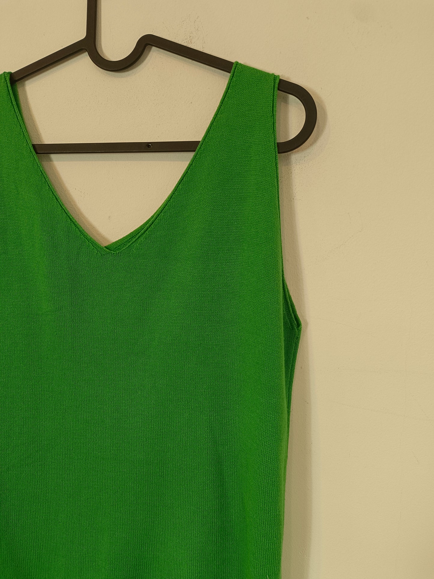 OTRAS. Top verde punto. TS/M