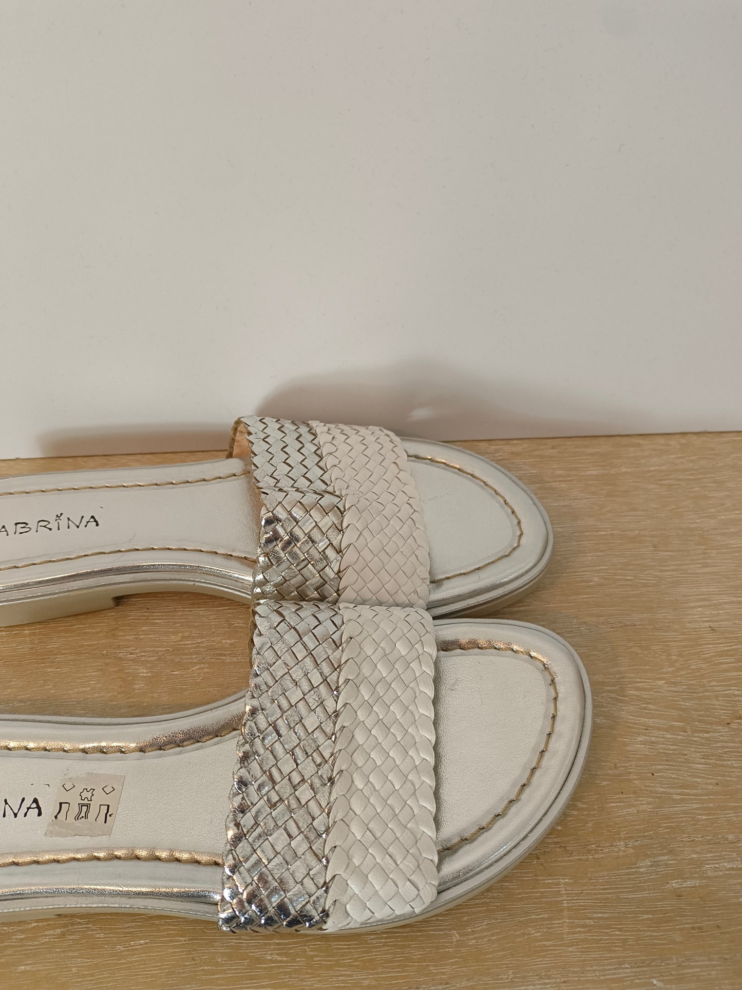 SABRINA. Two-tone braided sandals, size 38