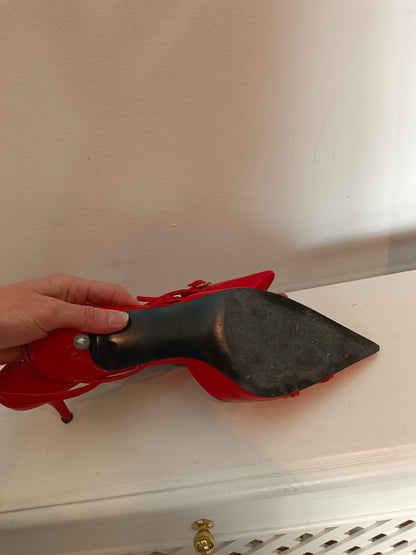 MANGO. Stiletos rojos rojos hebillas T.38