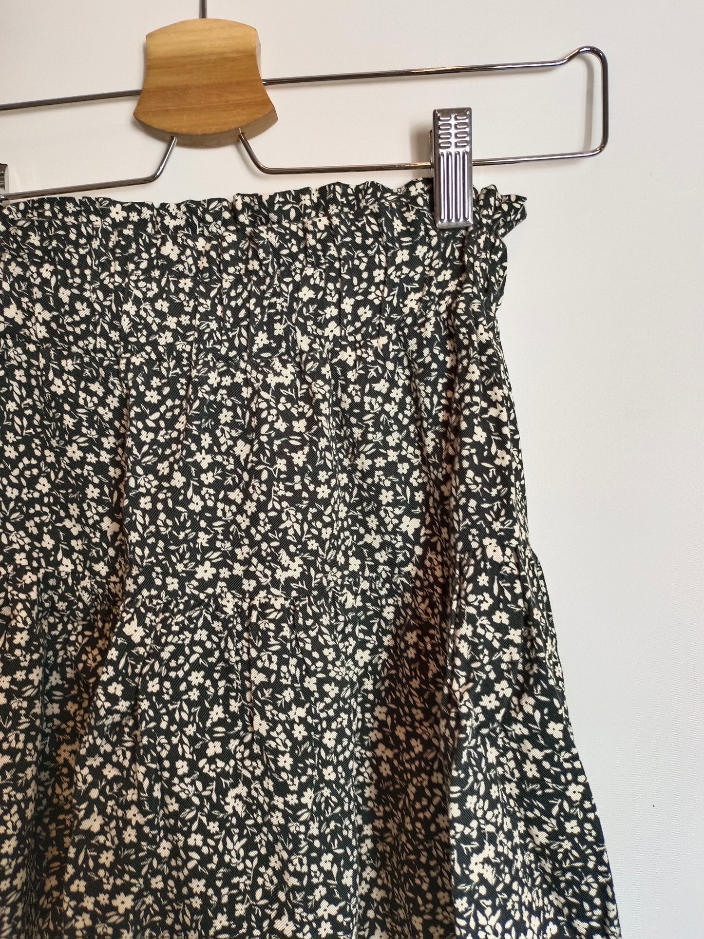 ZARA. Black floral skirt, size 11-12 years