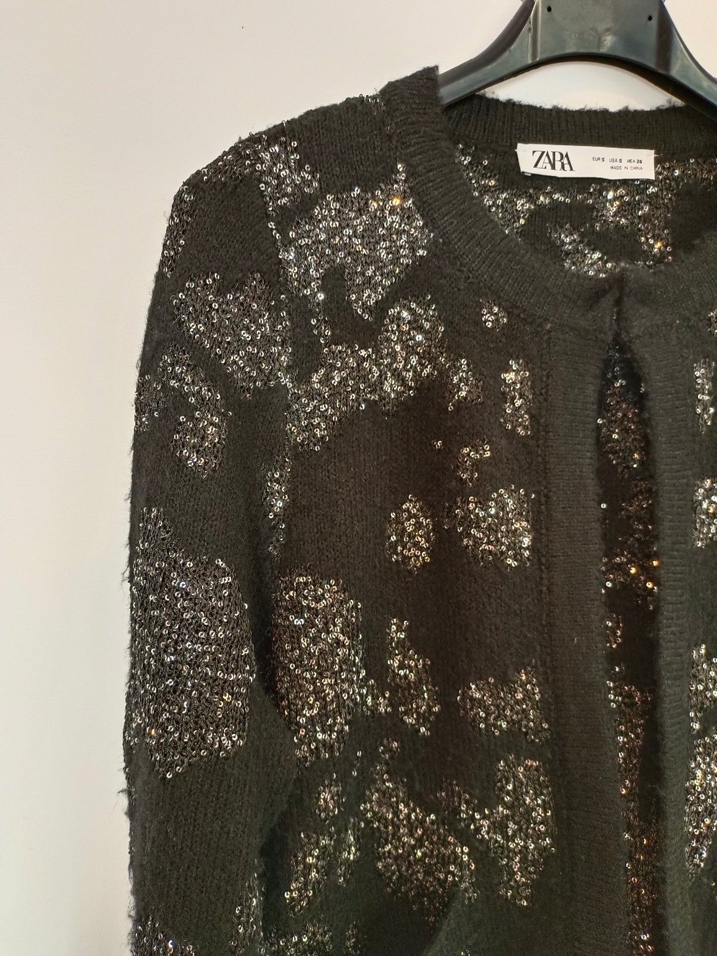 ZARA. Black sequin sweater TM
