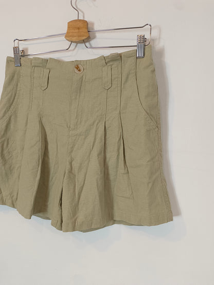 INTROPIA. Pantalón corto beige pinzas T.m