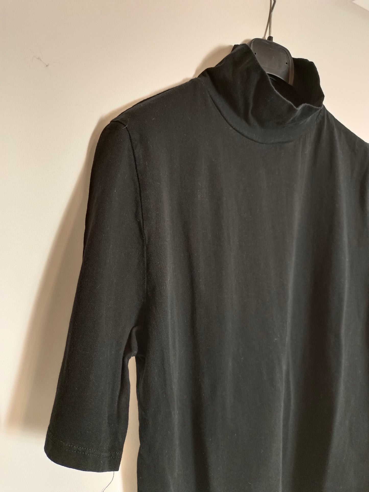 MANGO. Top negro cuello perkins T.xs/s