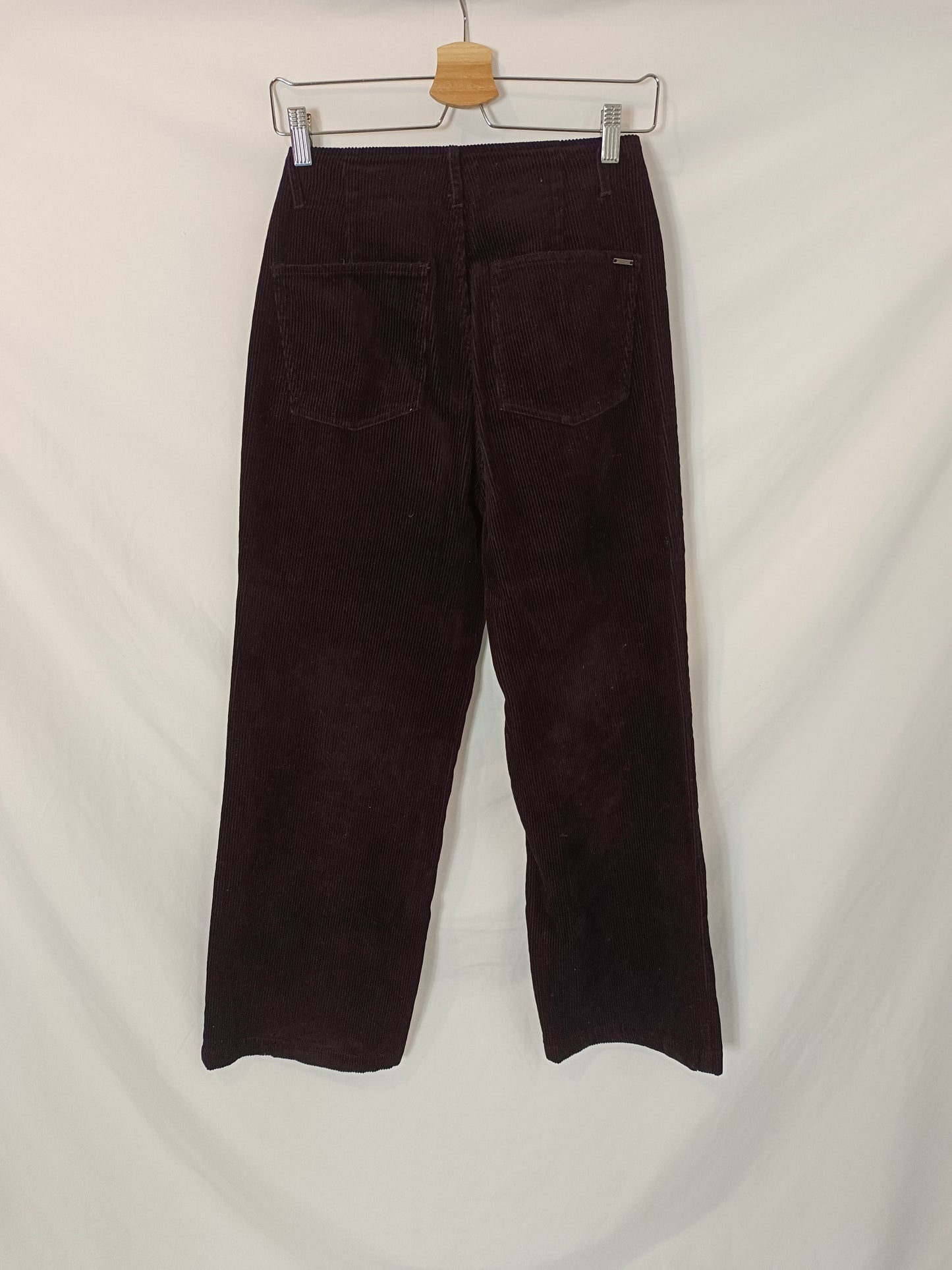 MASSIMO DUTTI. Pantalón burdeos pana T.36