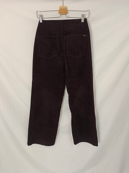 MASSIMO DUTTI. Pantalón burdeos pana T.36