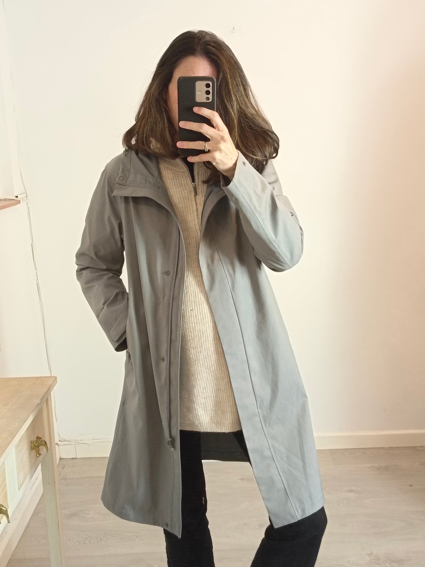 UNIQLO. Chaqueta gris impermeable. T M