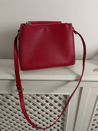 ZARA. Bolso rojo polipiel