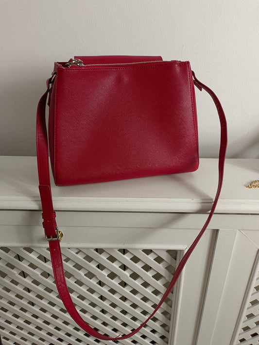 ZARA. Bolso rojo polipiel