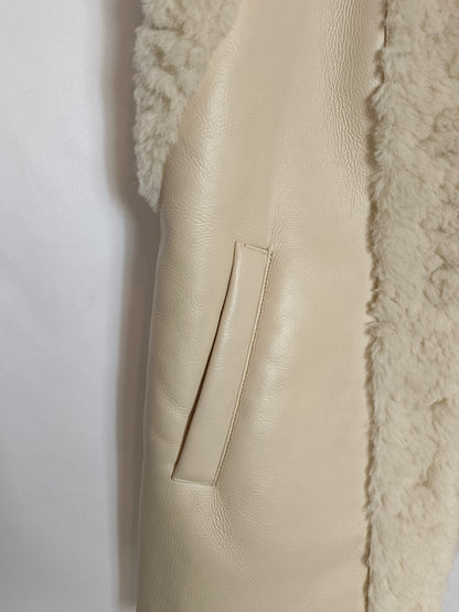 ADOLFO DOMINGUEZ. Chaleco beige borrego T.s