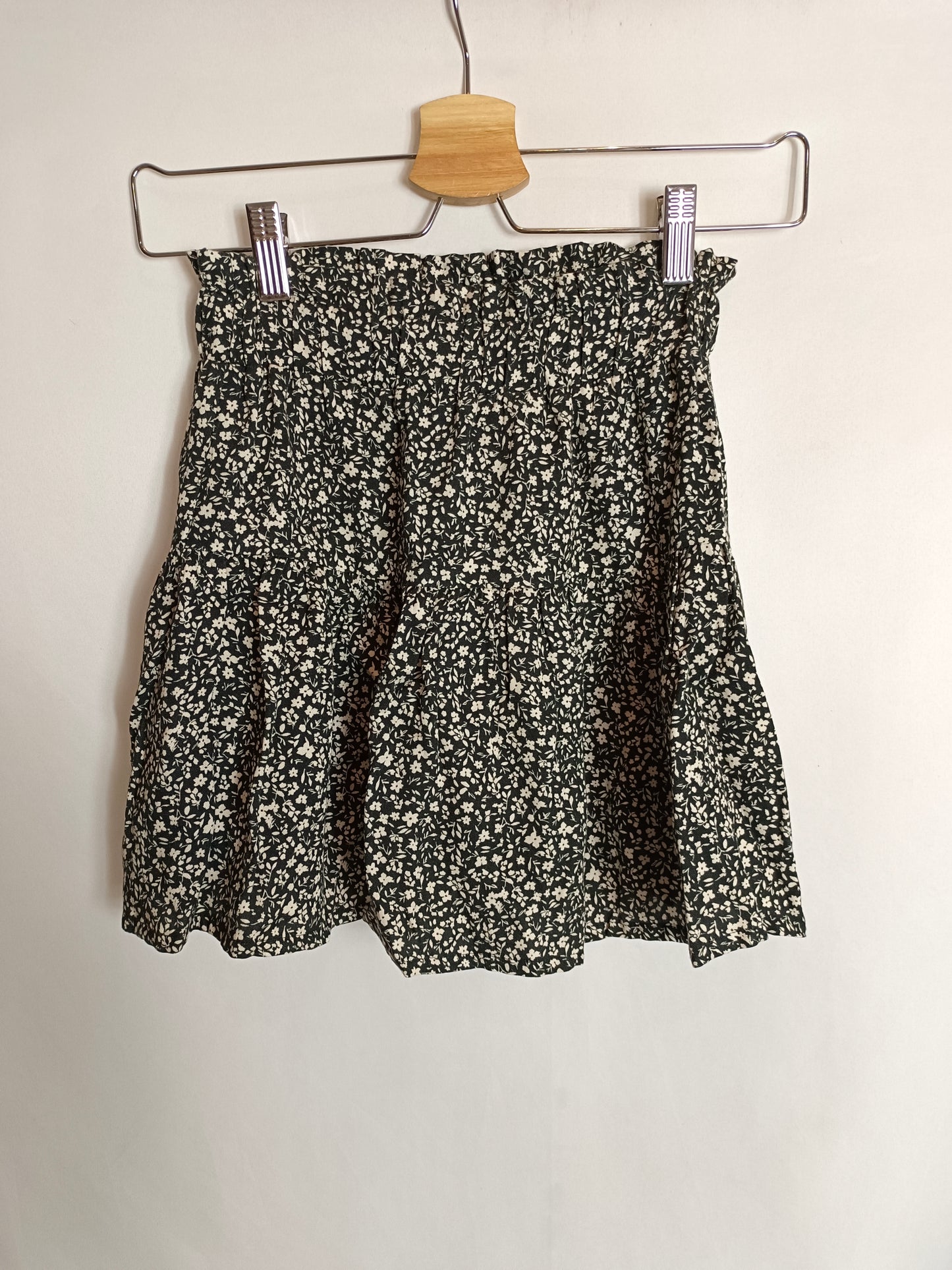 ZARA. Black floral skirt, size 11-12 years
