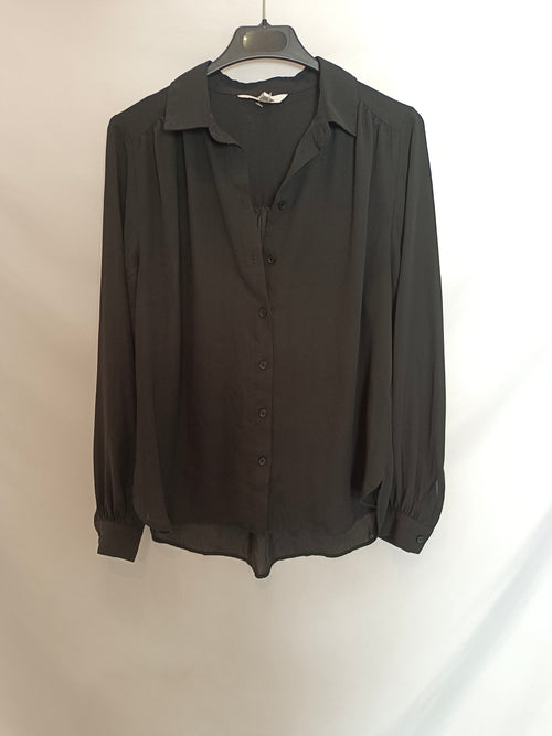 H&M. Blusa negra básica T.36
