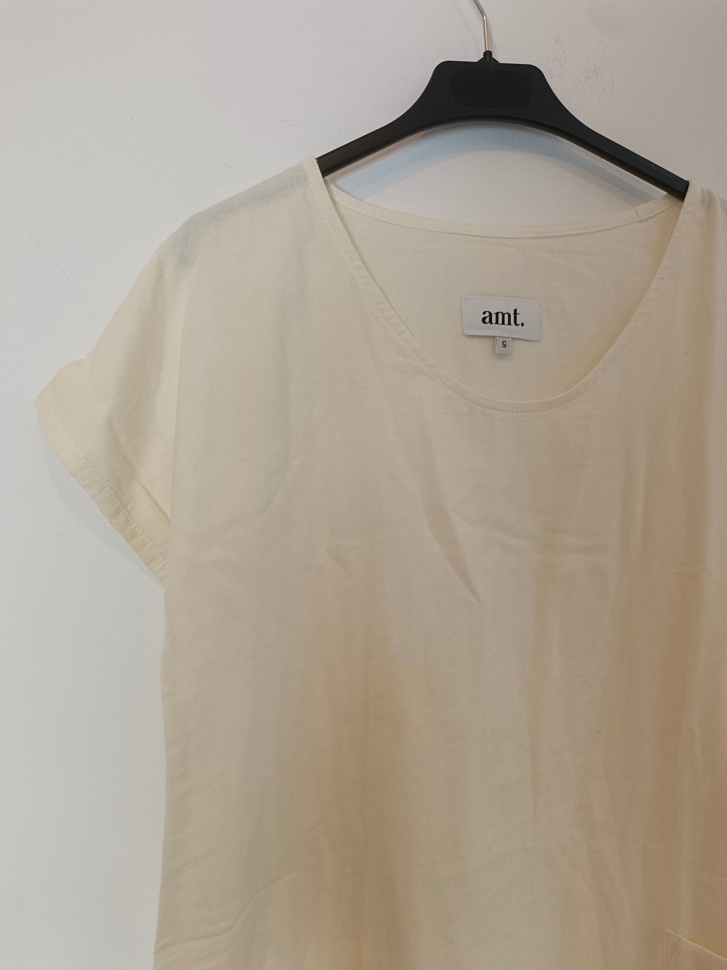 AMT. Beige dress with Ts pockets