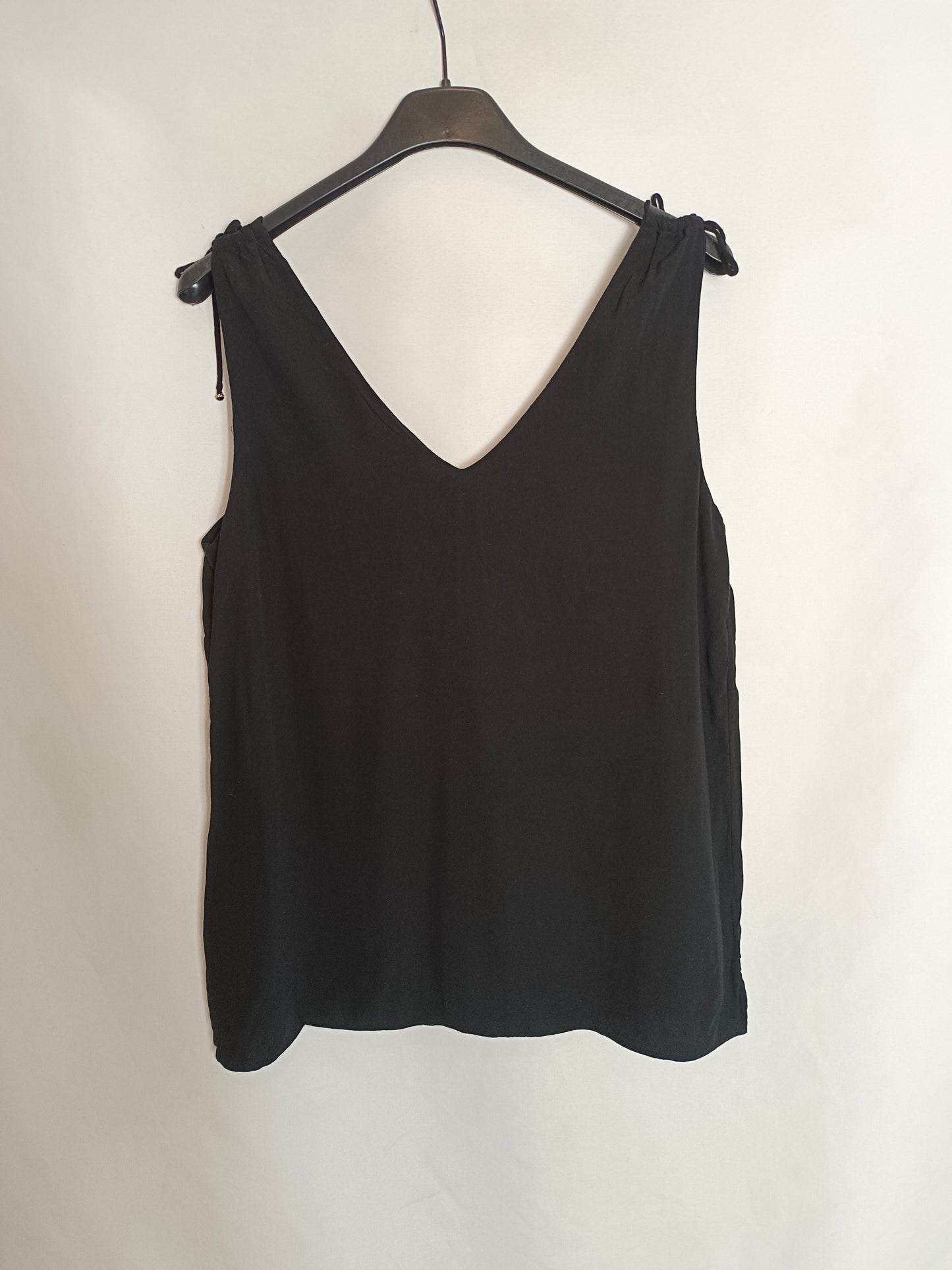 MASSIMO DUTTI. Top negro fluido  T.xs