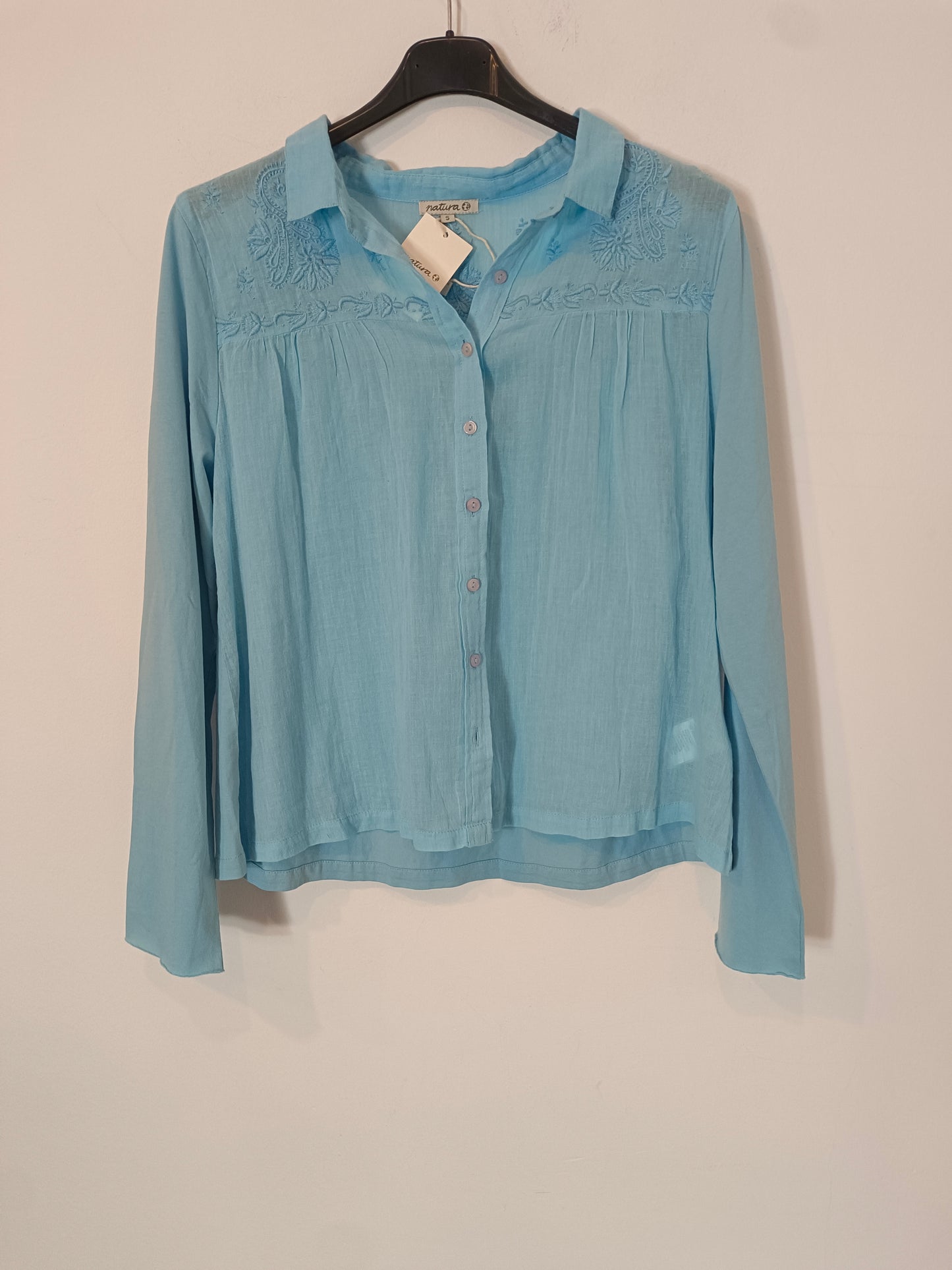 NATURA. Blue embroidered blouse Ts