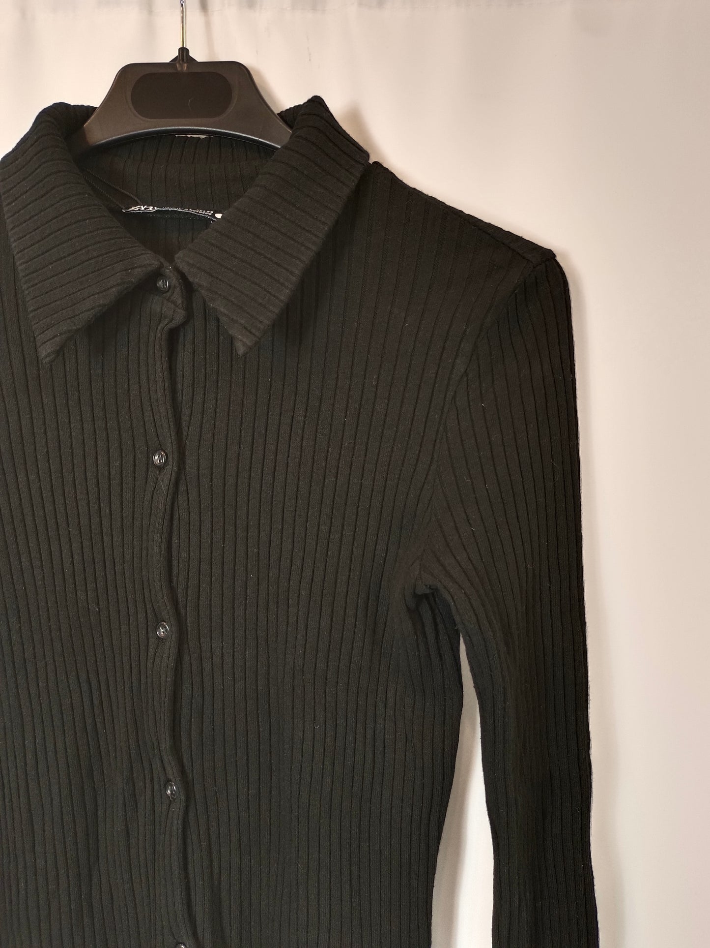 ZARA. Black ribbed Ts top