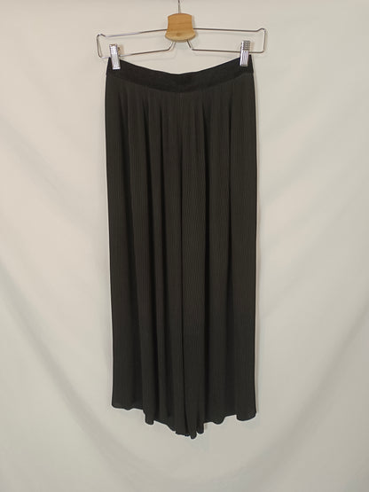 ZARA. Pantalón culotte negro plisado T.m