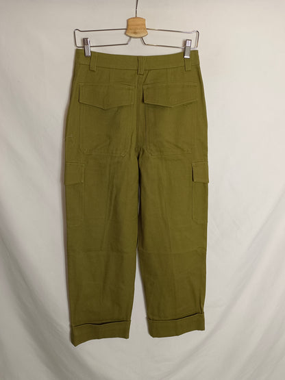 H&M. Pantalón verde caqui bolsillos T.36