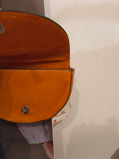 ZARA. Bolso/riñonera mini piel