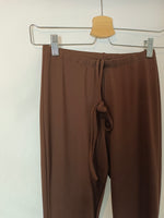 H&M. Pantalón marrón licra T.s