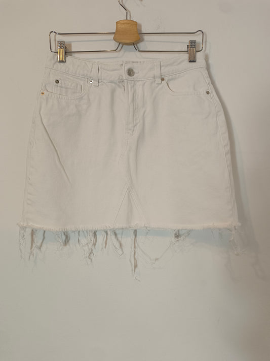 PRIMARK. Short white denim skirt, size 40