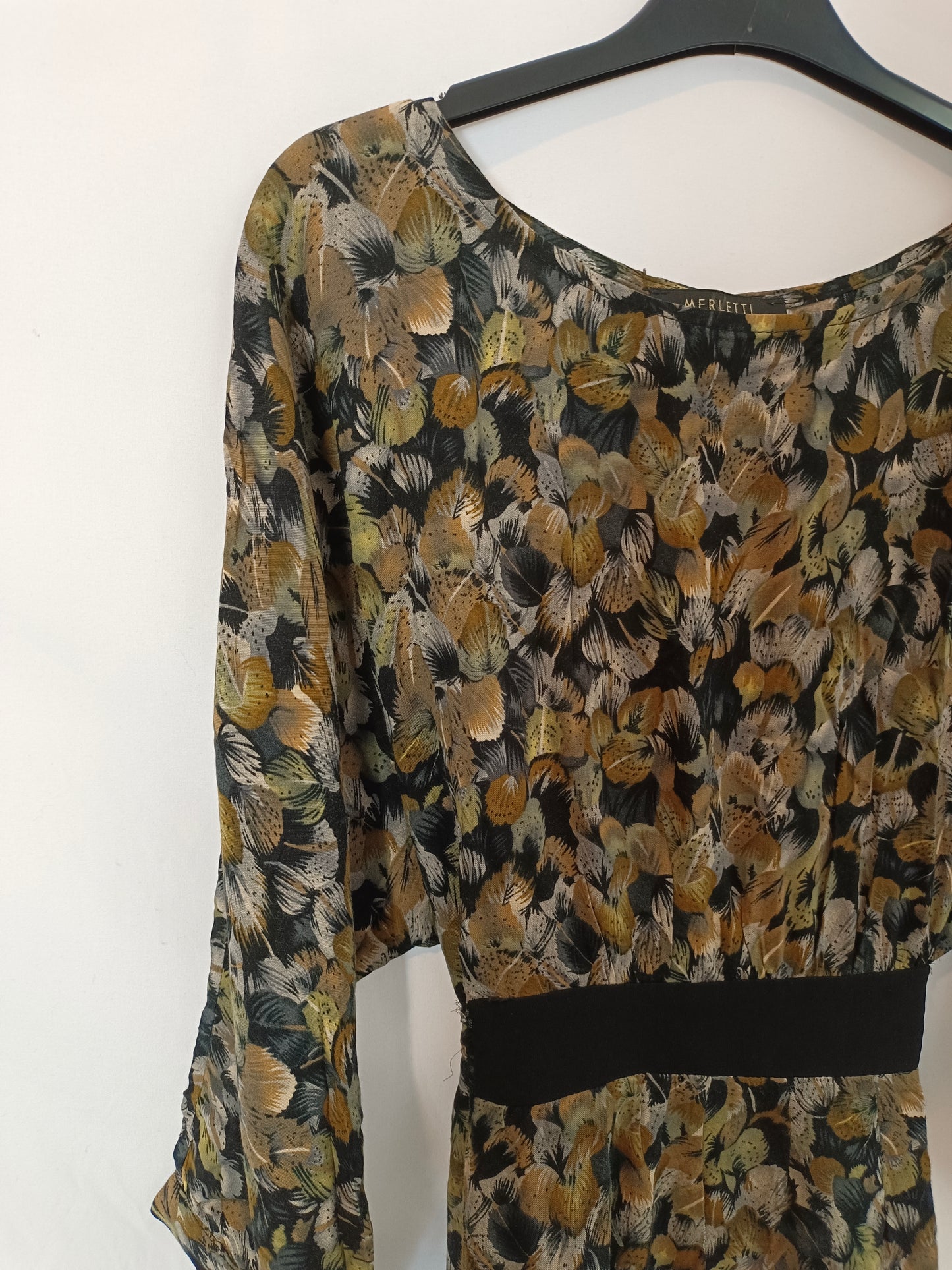 MERLETTI. Vestido corto flores T.44