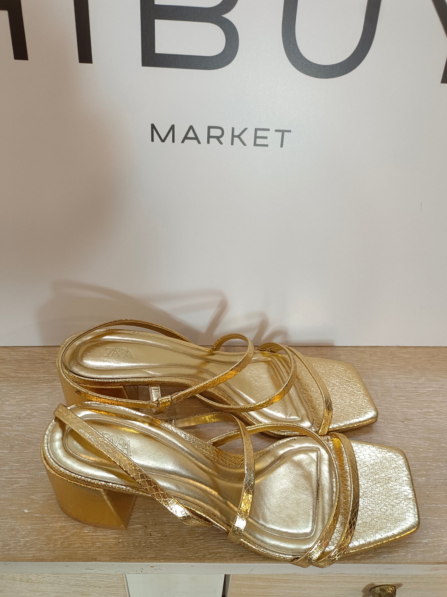 ZARA. Textured gold sandal size 39