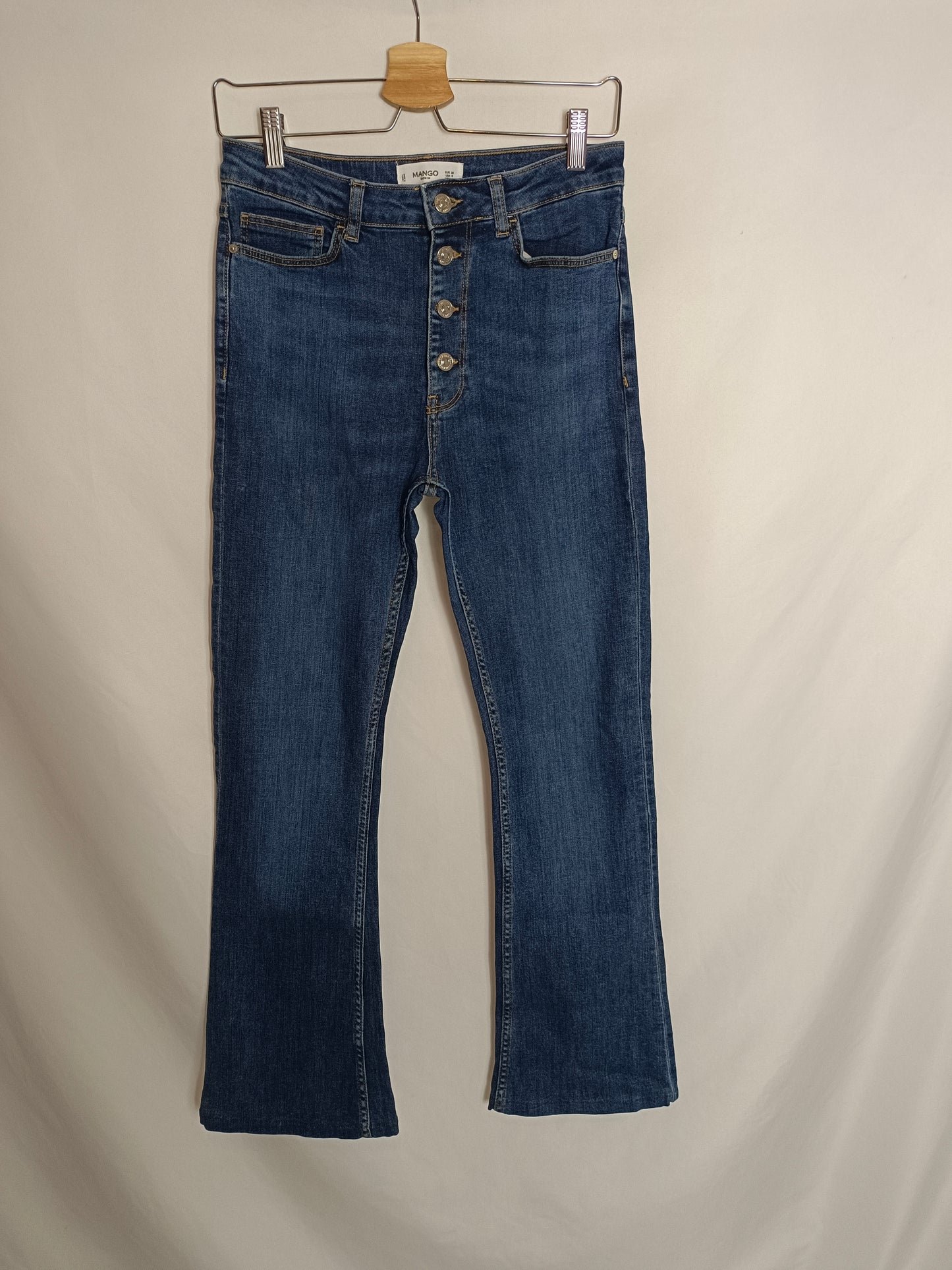 MANGO. Pantalón botones campana T.38