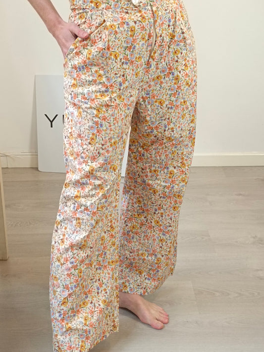 OTHERS. Flowy floral trousers size 40