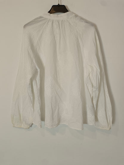 MANGO. White blouse embroidered with flowers Tl