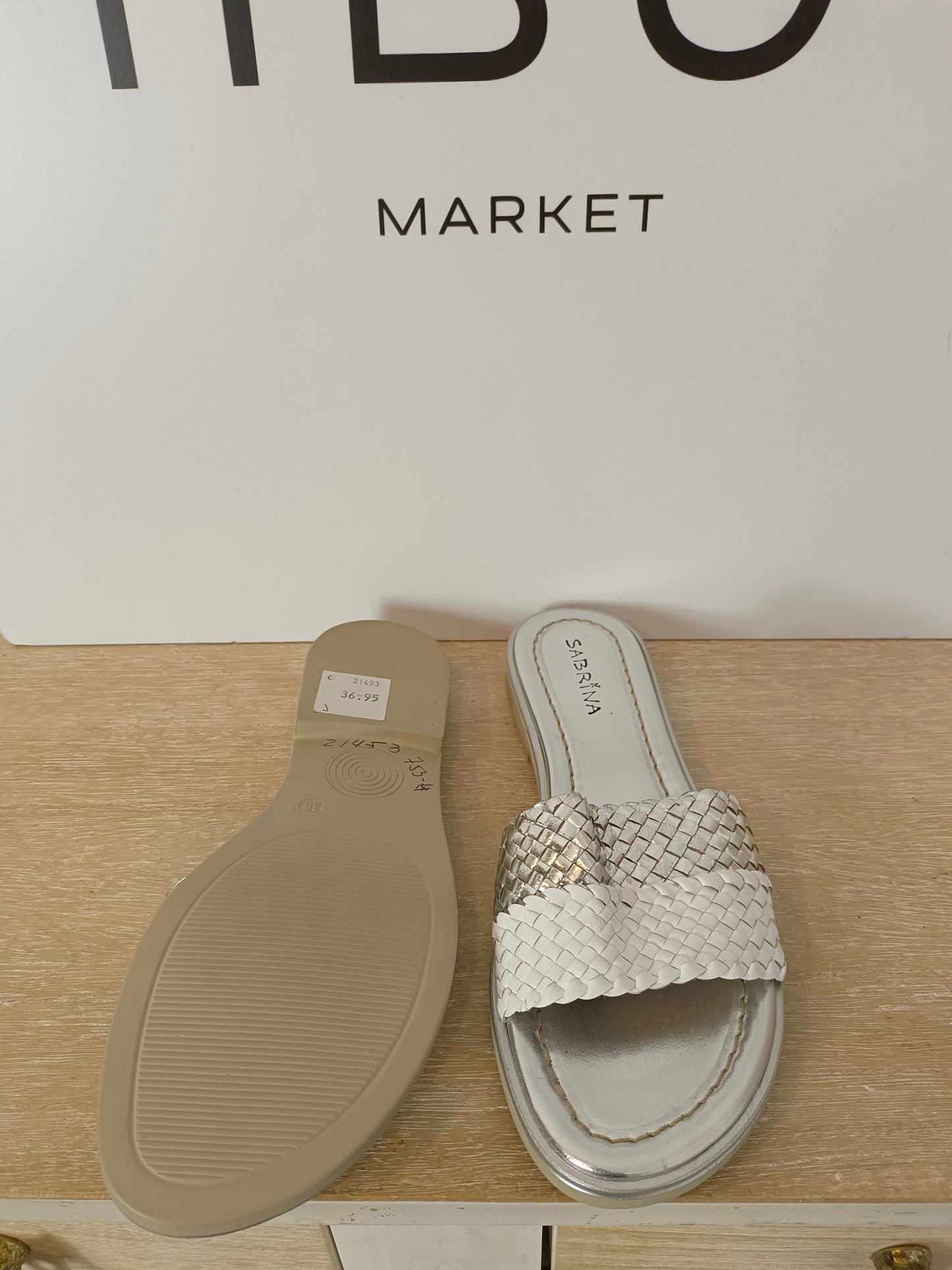 SABRINA. Two-tone braided sandals, size 38