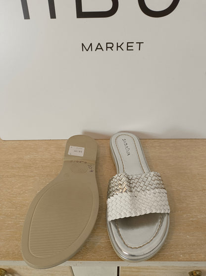 SABRINA. Two-tone braided sandals, size 38