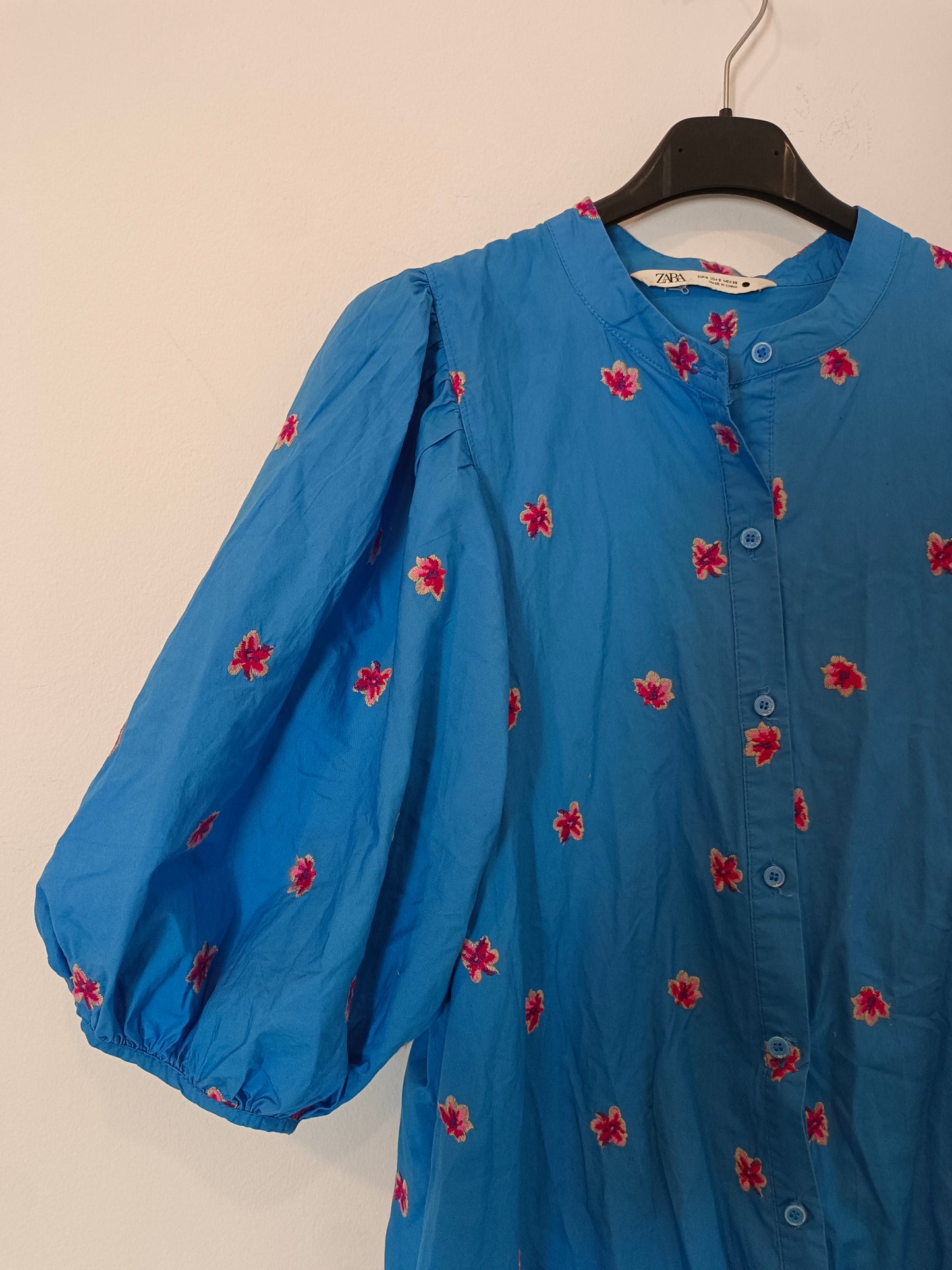 ZARA. vestido largo azul bordado flores T.s