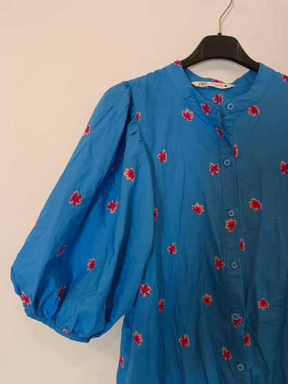 ZARA. vestido largo azul bordado flores T.s
