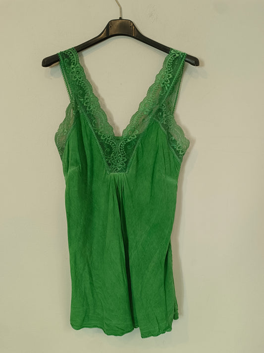 OTRAS. Top verde lencero. T S/M