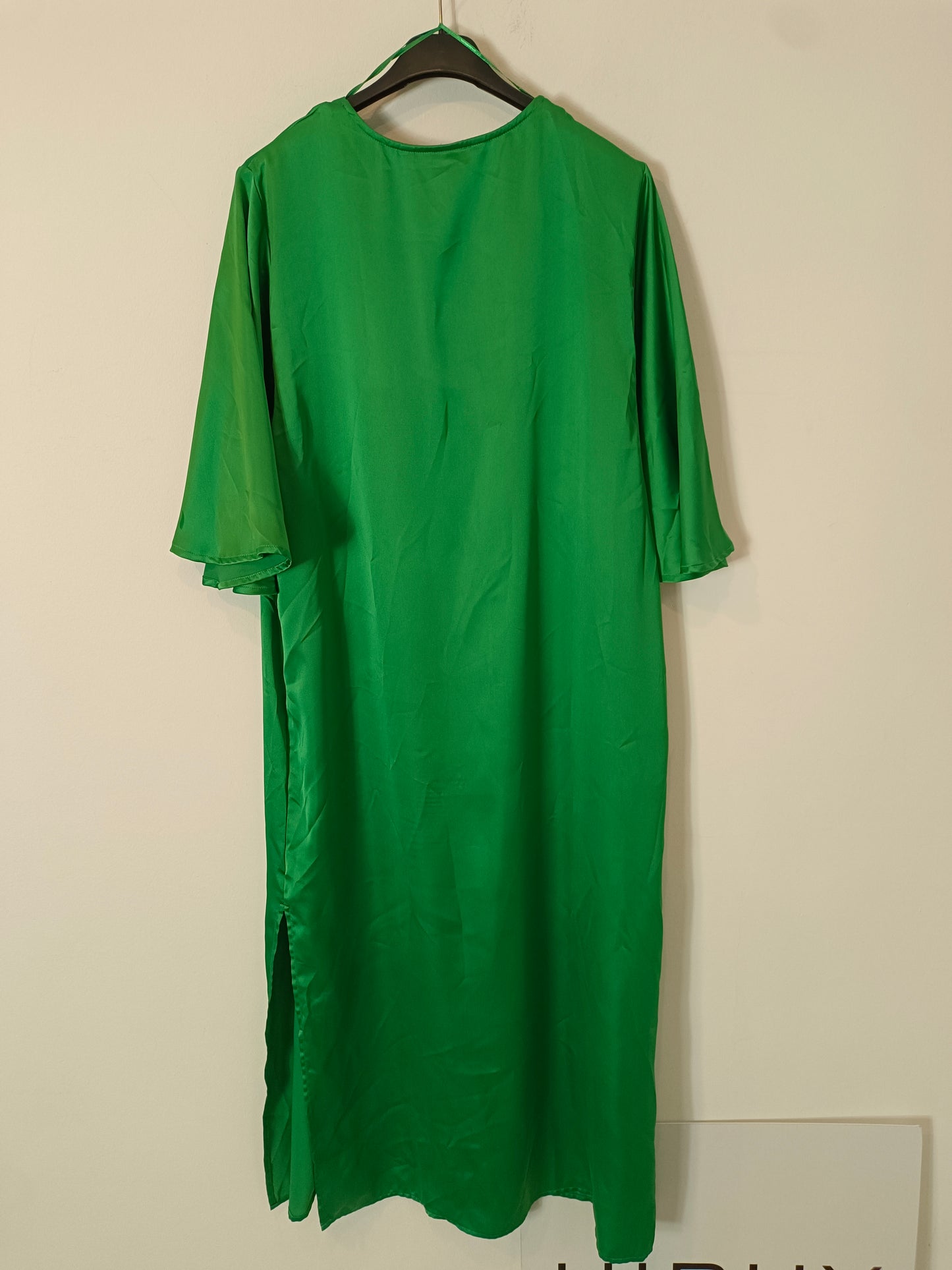 ZARA. Vestido satinado verde T.l