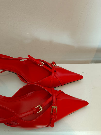 MANGO. Stiletos rojos rojos hebillas T.38
