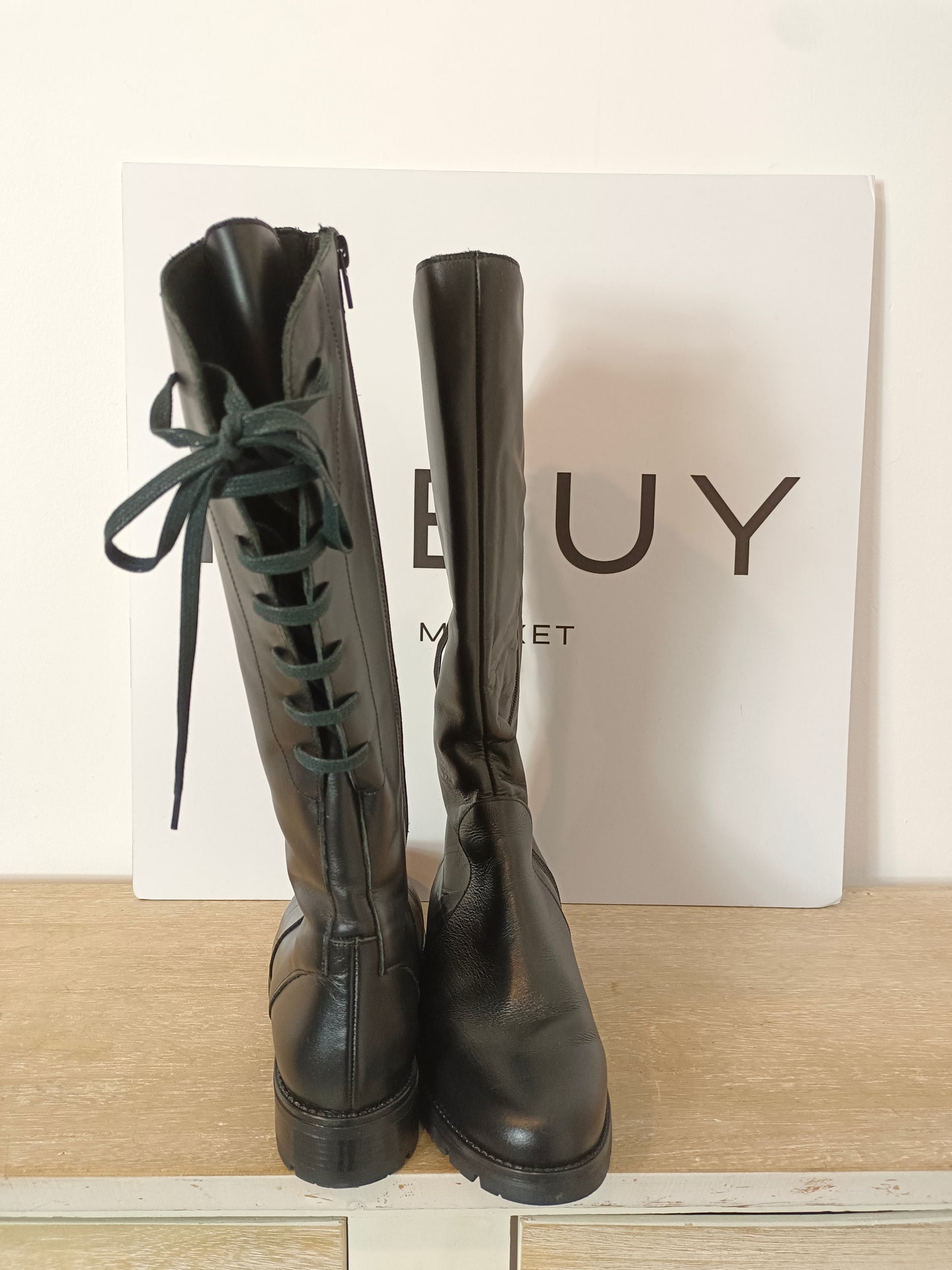 FRESIA. Botas negras cordones T.38