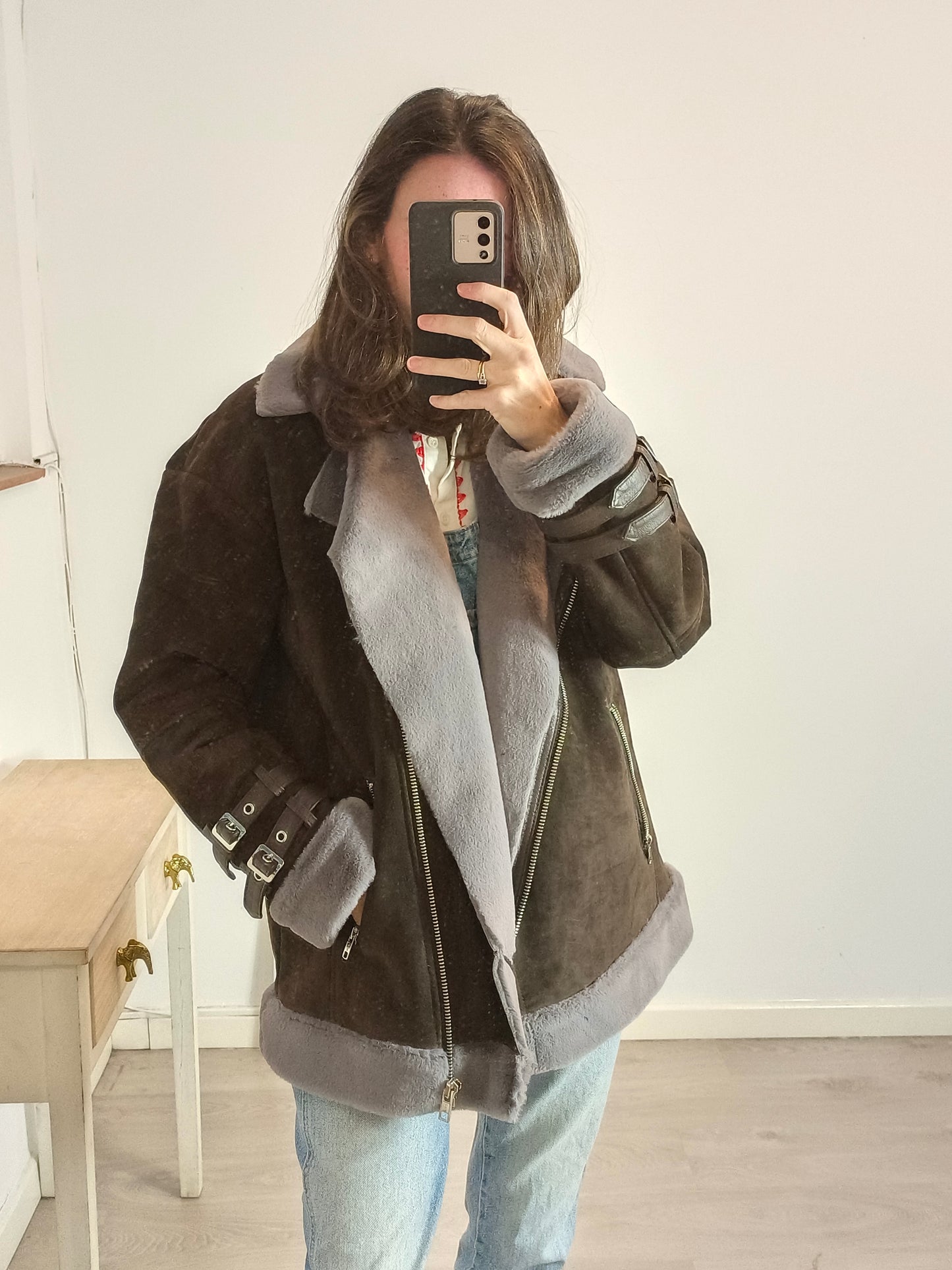 ASOS. Biker marrón piel con detalle pelo T.36