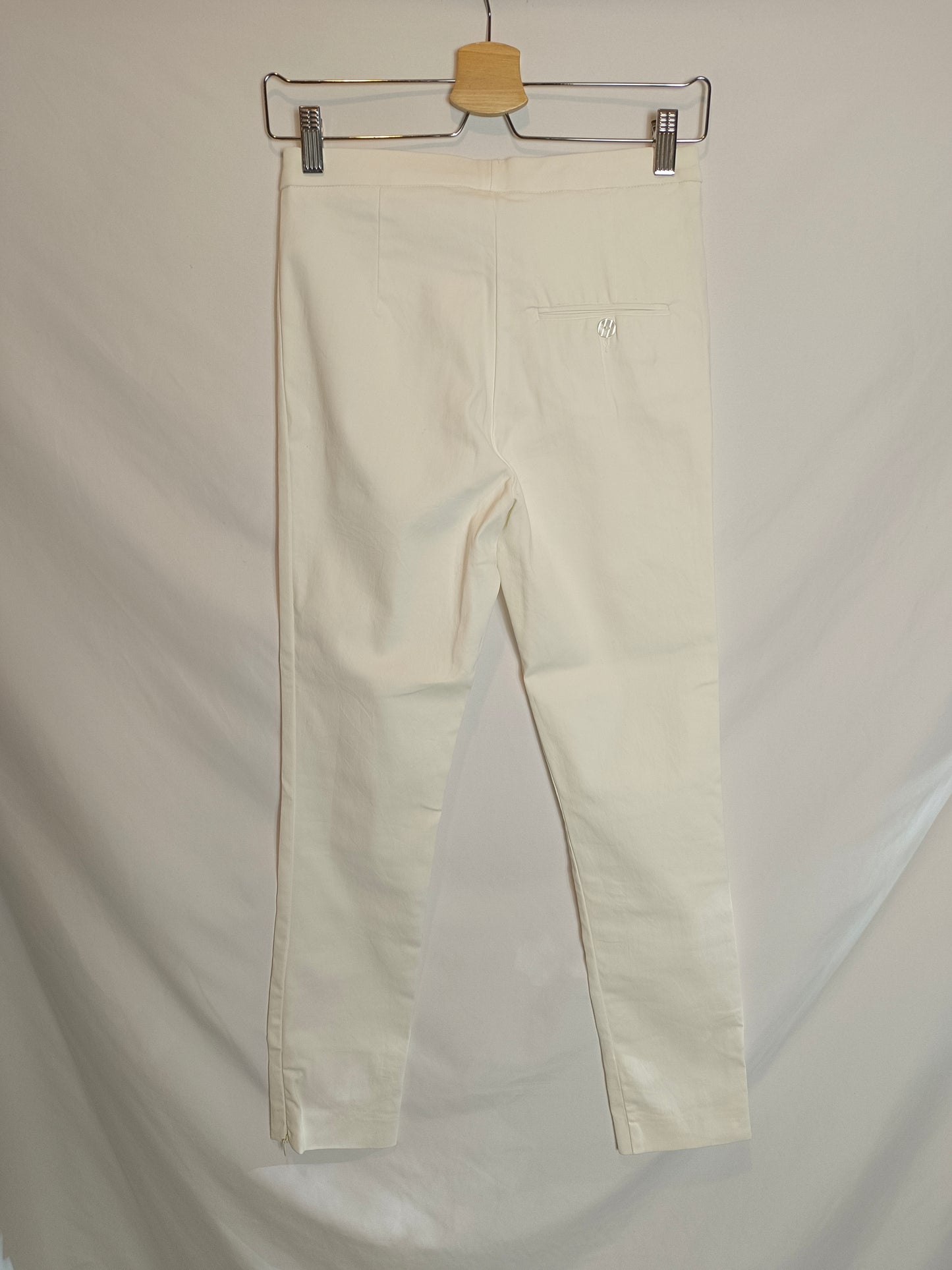 MANGO. Pantalón blanco entallado T.38