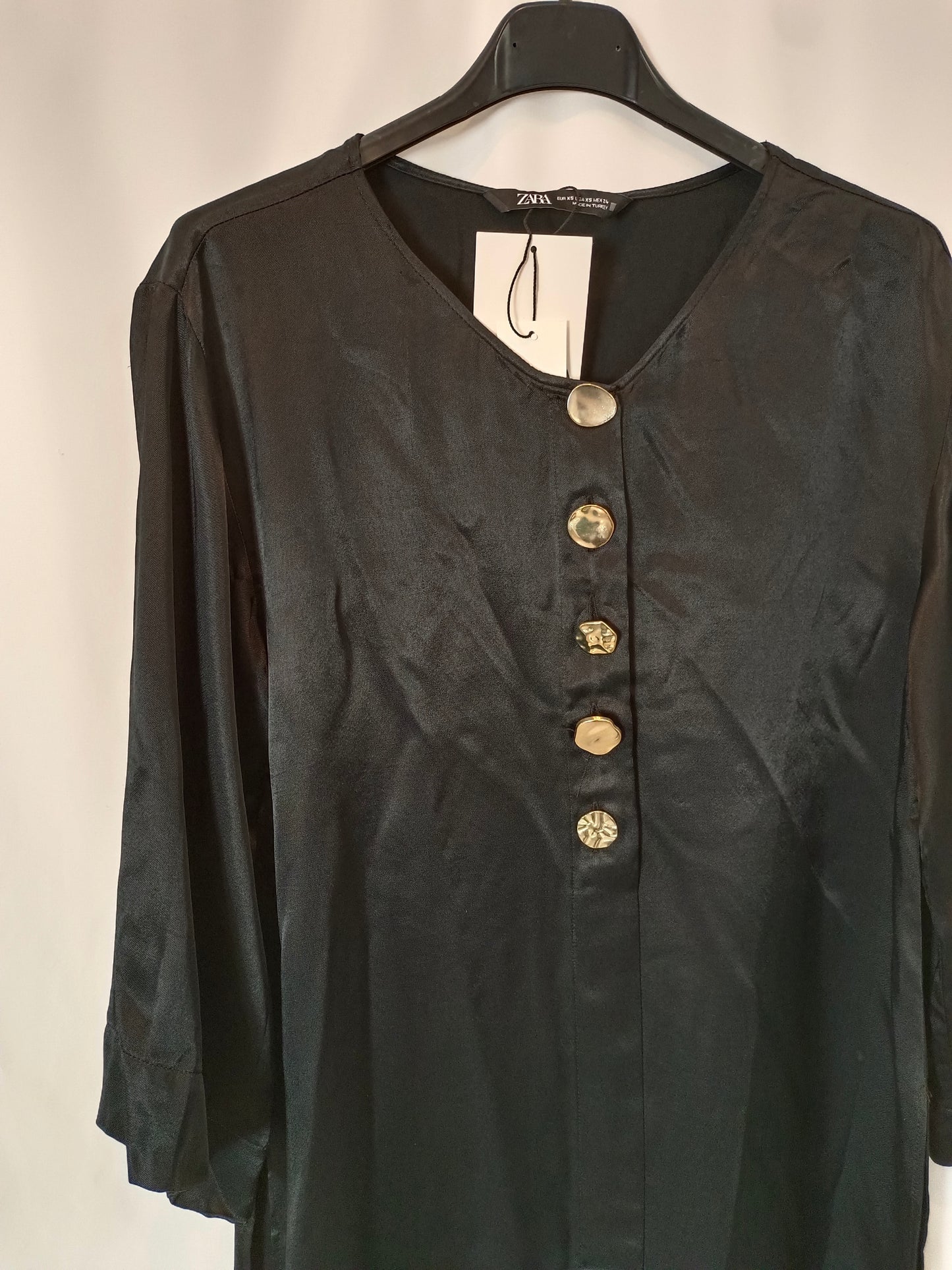 ZARA. top negro satinado T.xs