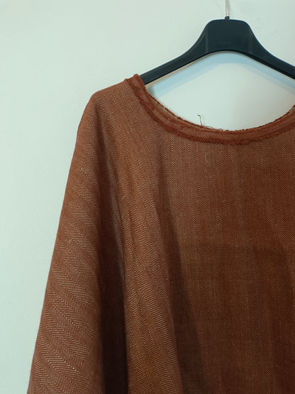 HAKEI. Tile-patterned poncho TU