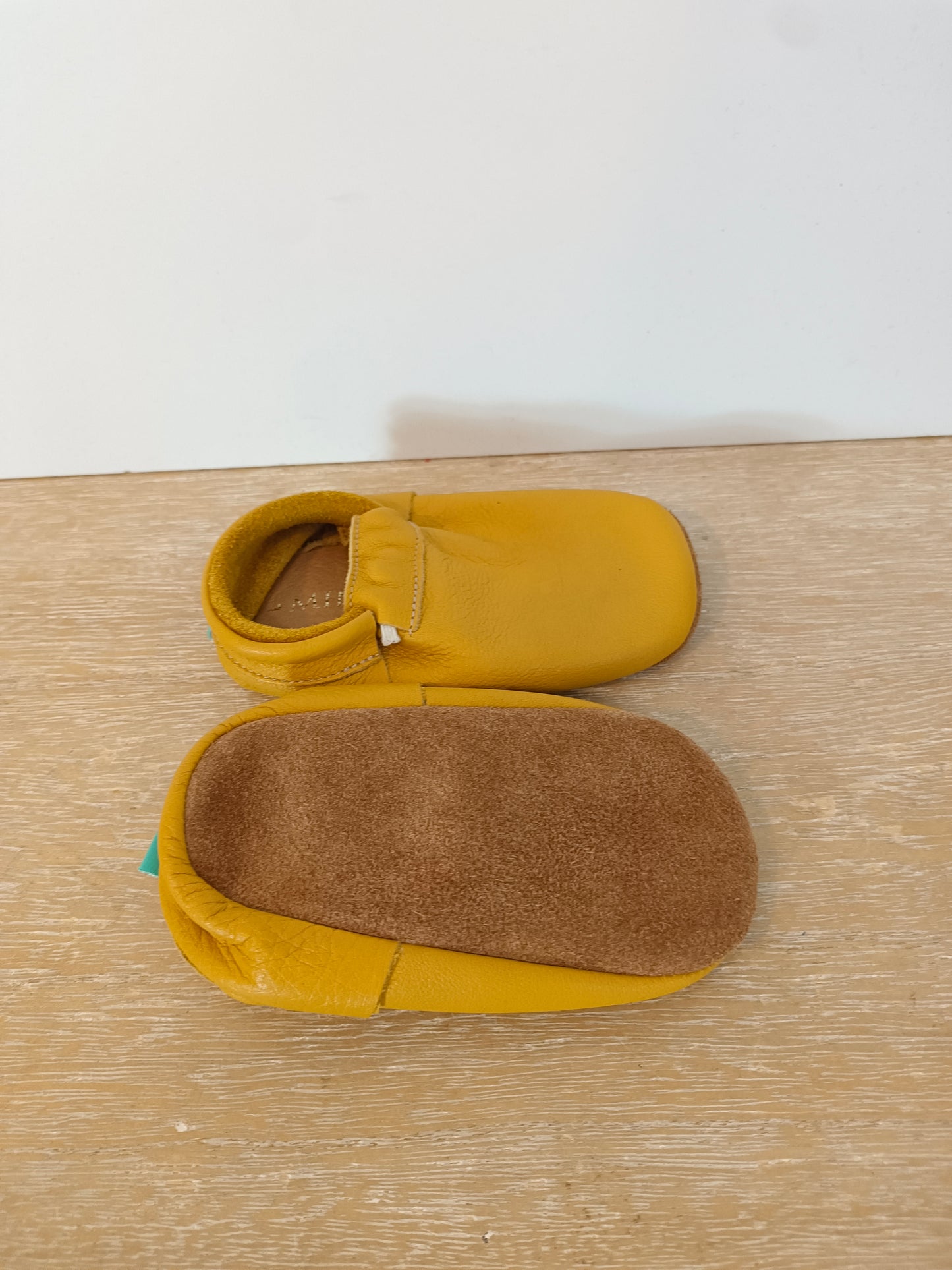 MINI SHUU. Zapatos amarillos piel T.21