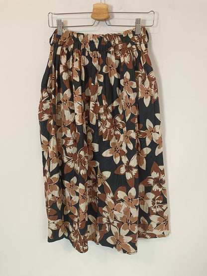 OTRAS. falda negra flores TU(S)