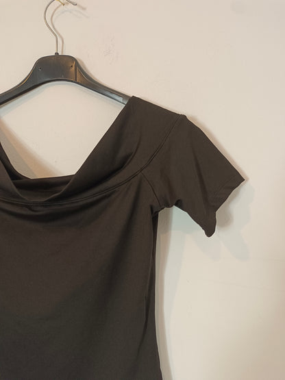 H&M. Top negro cuello barco T.s