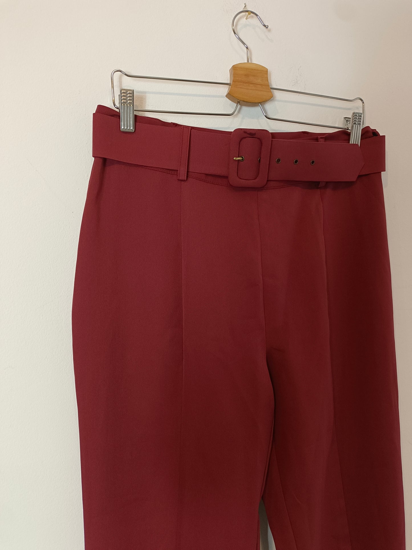 BIMANI. Pantalón burdeos campana T.44