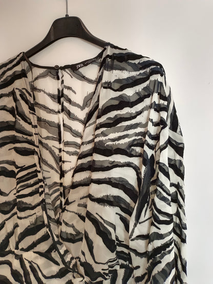 ZARA. Vestido corto print T.m