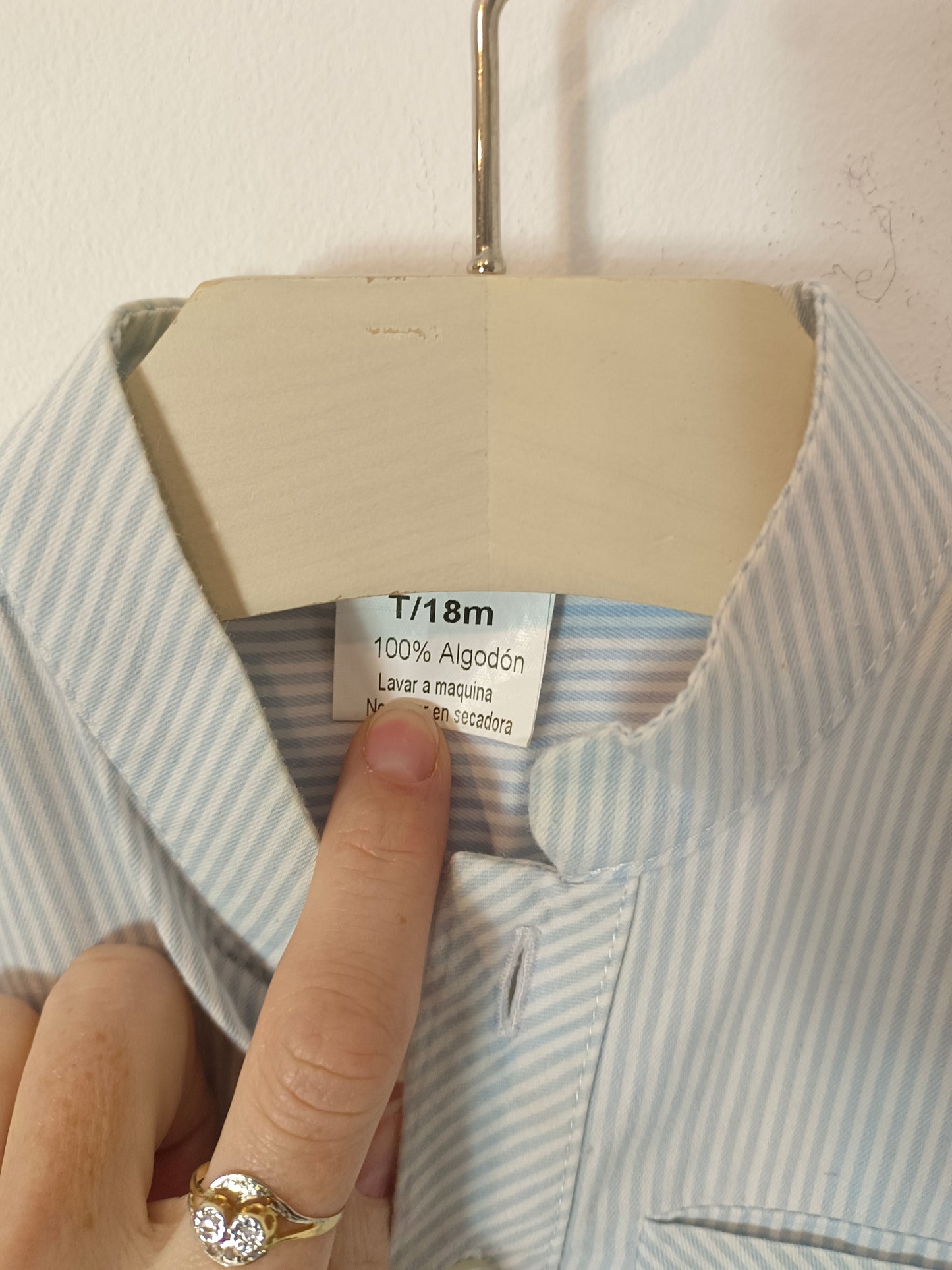 OTRAS. Camisa blanca y azul rayas T.18 meses